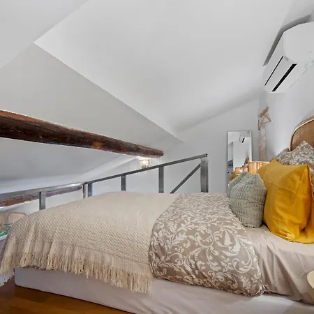 Renting - 3 Massena - Chic Escape Luxury Duplex Place Massena