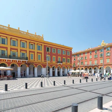Renting - 3 Massena - Chic Escape Luxury Duplex Place Massena *